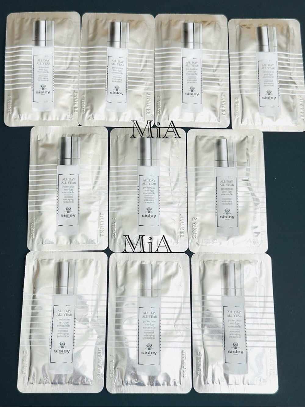 Sisley Paris All Day All Year
Essential Anti-Aging Protection 
10pcs (Value$432)